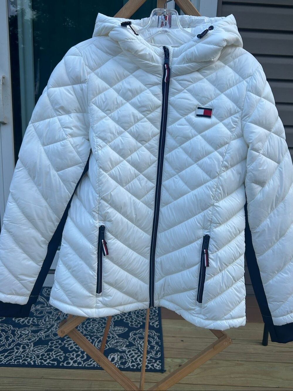 Tommy Hilfiger Womens Size S White Packable Hooded Chevron Quilted Puffer Jacket